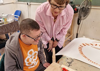 Image showing a volunteer assisting an Aldingbourne Trust client